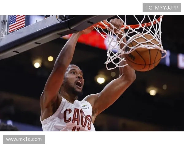 小莫布里半场表现出色7投4中贡献11分4篮板1助攻1盖帽